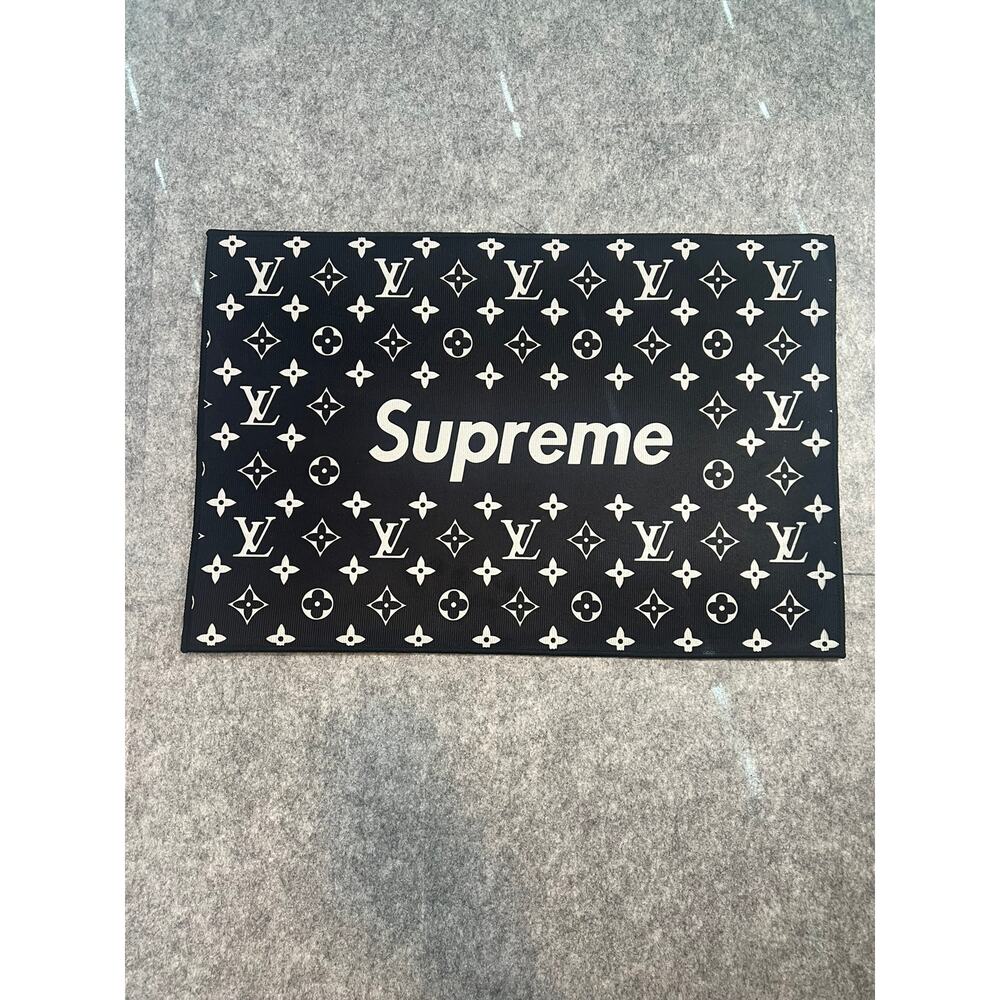 Supreme LV Rug Non Slip Back